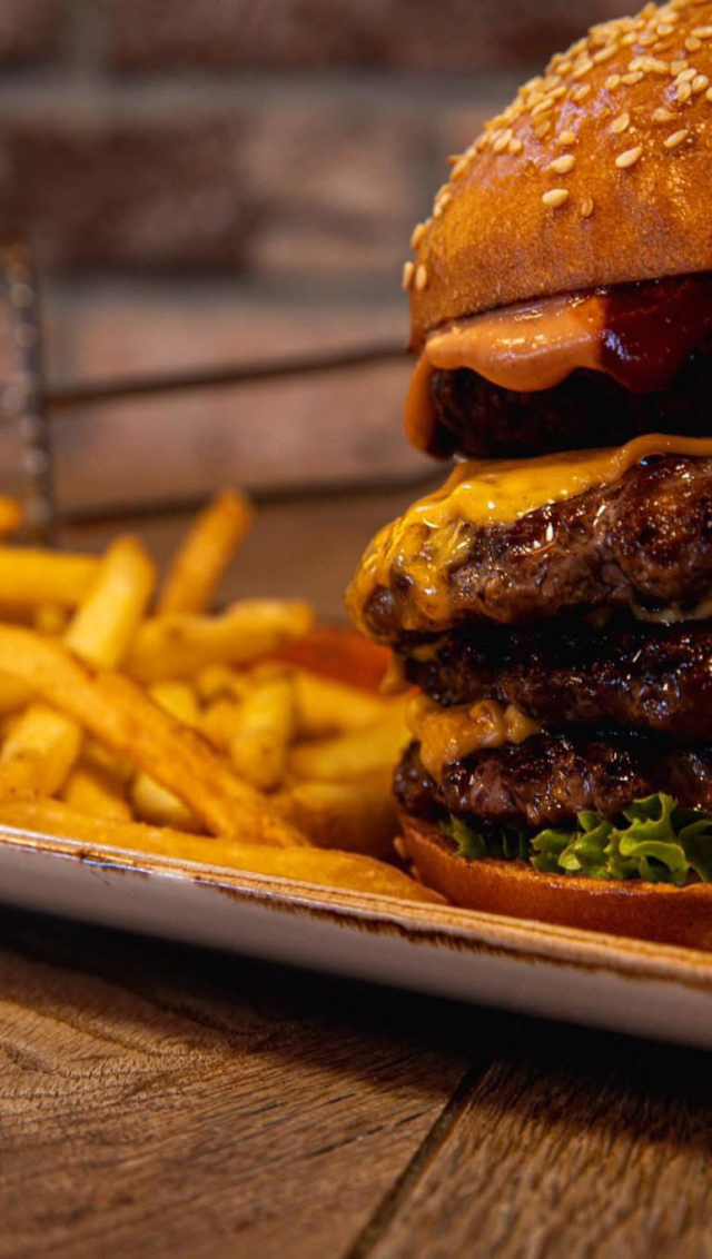 Unser neues Werbevideo ist da! 📹
Lust auf saftige Burger, coole Drinks und richtig gute Stimmung? 🧡
Dann schau rein und erlebe Germar’s Best Burger in Action! 🤩

100% Geschmack. 100% Atmosphäre. 100% Germar’s.

#germarsbestburger #schwabmünchen #restaurant #foodlovers #burgerlovers