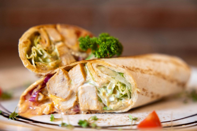 Bei uns gibt’s nicht nur Burger! 🫶🏼

Unser Fit & Fresh Wrap ist die leichte, leckere Alternative: frisch, knackig und voller Geschmack. 

Perfekt für alle, die’s gesünder mögen, aber trotzdem nicht auf Genuss verzichten wollen! 🌯🥗

#germars #germarsbestburger #augsburg #schwabmünchen #restaurant